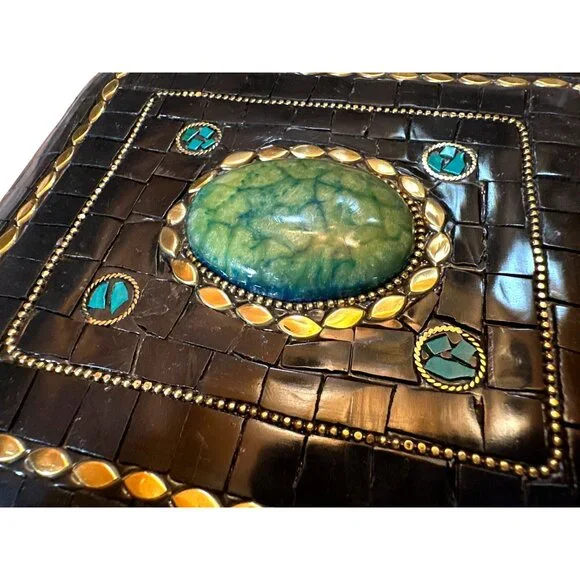 Handmade Moroccan Ramla Jeweled Clutch With Green Gemstone & Gold Accents - Picture 4 of 6